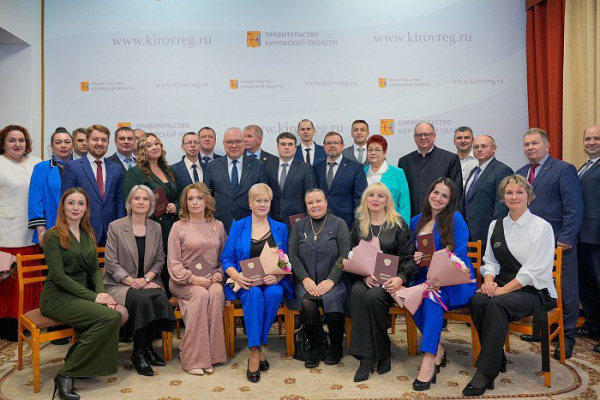 Губернатор Кировской области Александр Соколов вручил дипломы выпускникам Президентской программы  